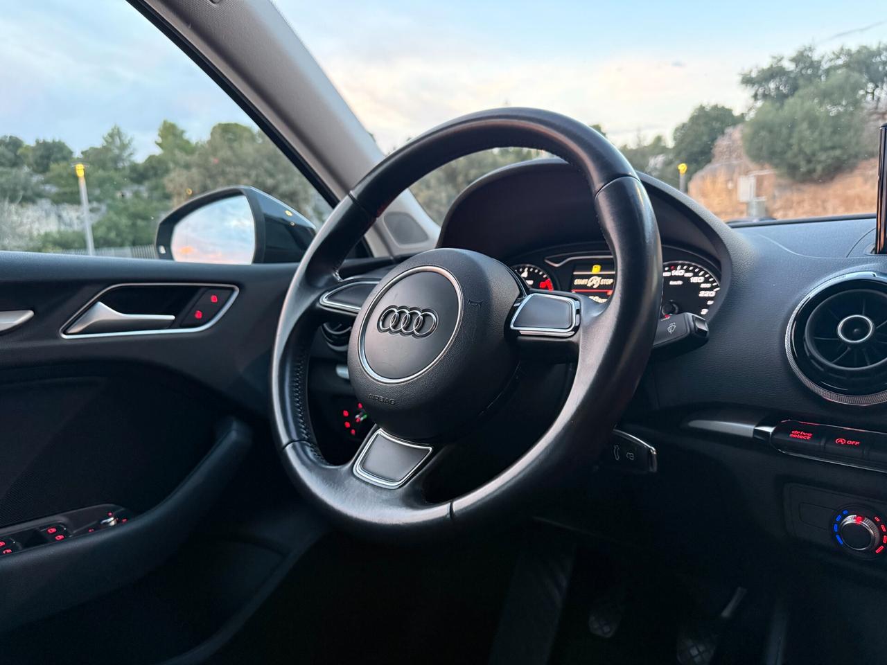 Audi A3 SEDAN/2.0 TDI 150CV/CERCHI 18"/LED/NAVI