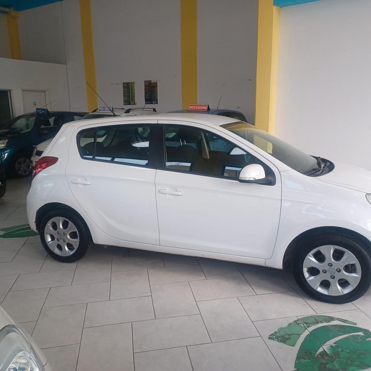 HYUNDAI I20 BEN CONSERVATO 1.2 PER NEOPATENTATI