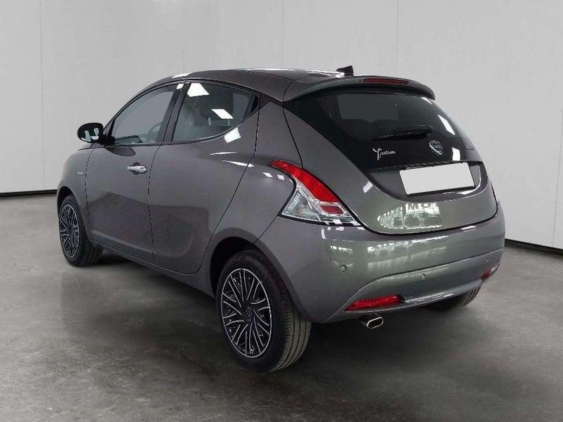 Lancia Ypsilon 1.0 firefly hybrid Gold s&s 70cv