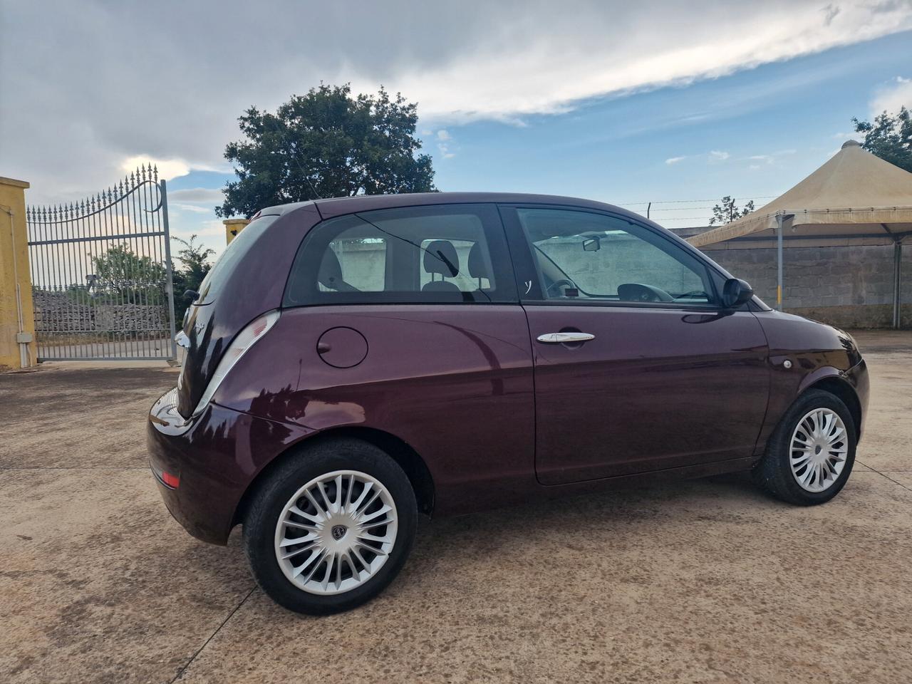 Lancia Ypsilon 1.3 MJT 75 CV Argento