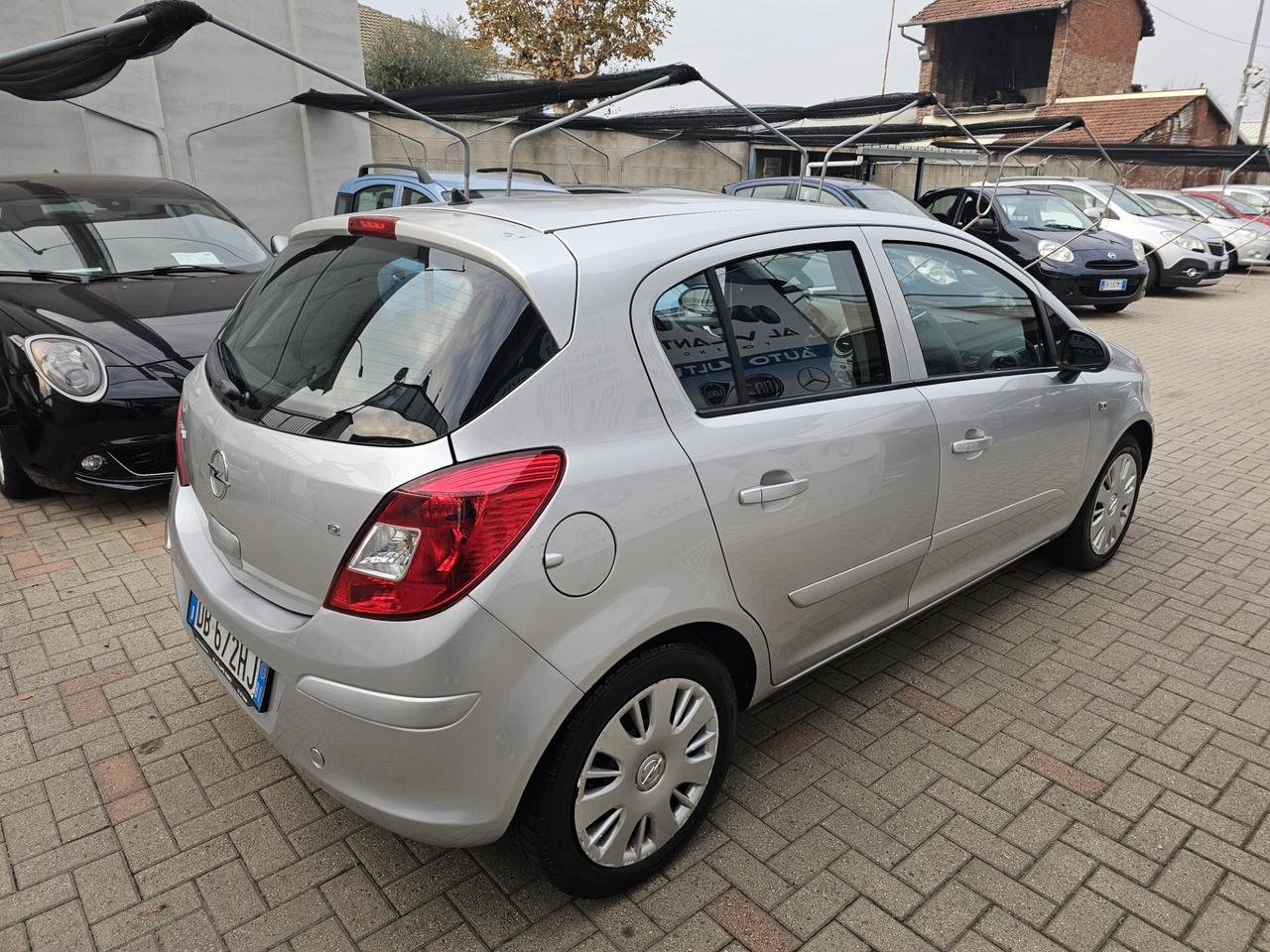 Opel Corsa 1.2 5 porte