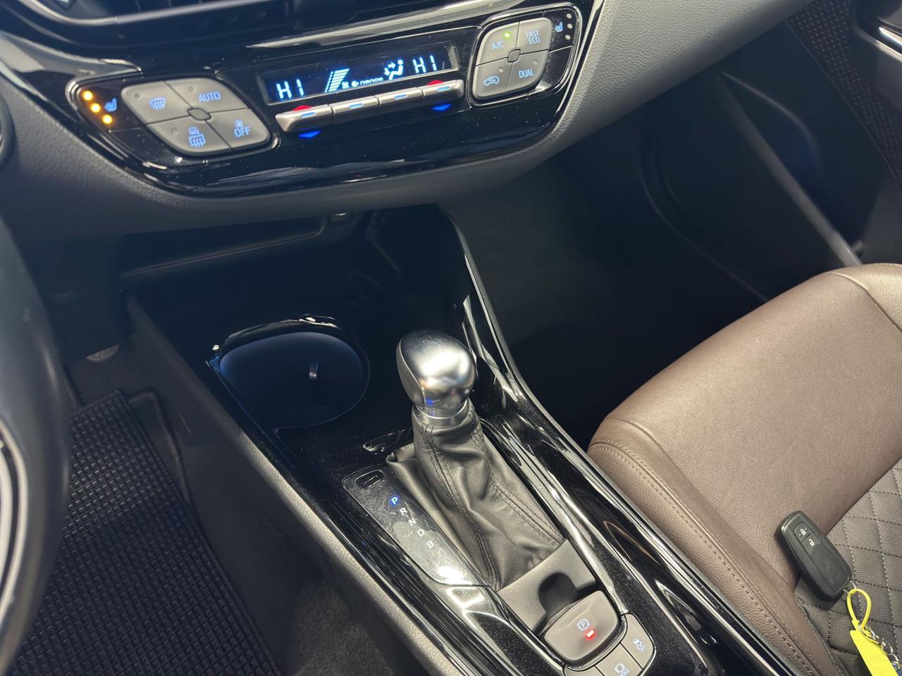 Toyota C-HR 1.8h Lounge 2wd e-cvt my18