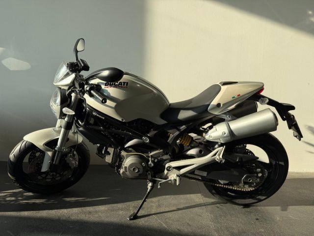 DUCATI Monster 696 696
