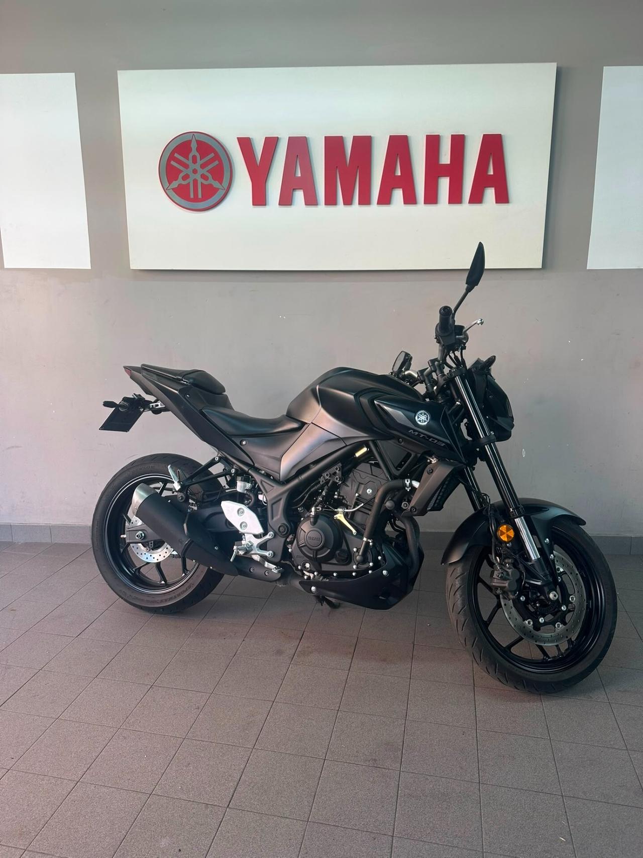 Yamaha MT-03 MDNM8 MIDNIGHT BLACK