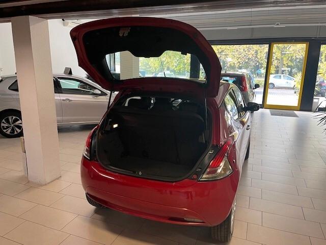 Lancia Ypsilon 1.2 69 CV 5 porte GPL Ecochic Silver
