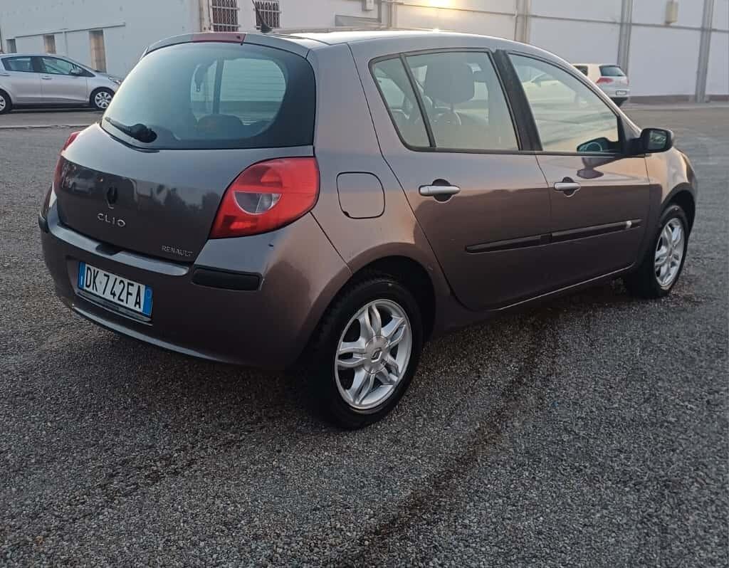 Renault Clio 1.2 16V 5 porte Le Iene