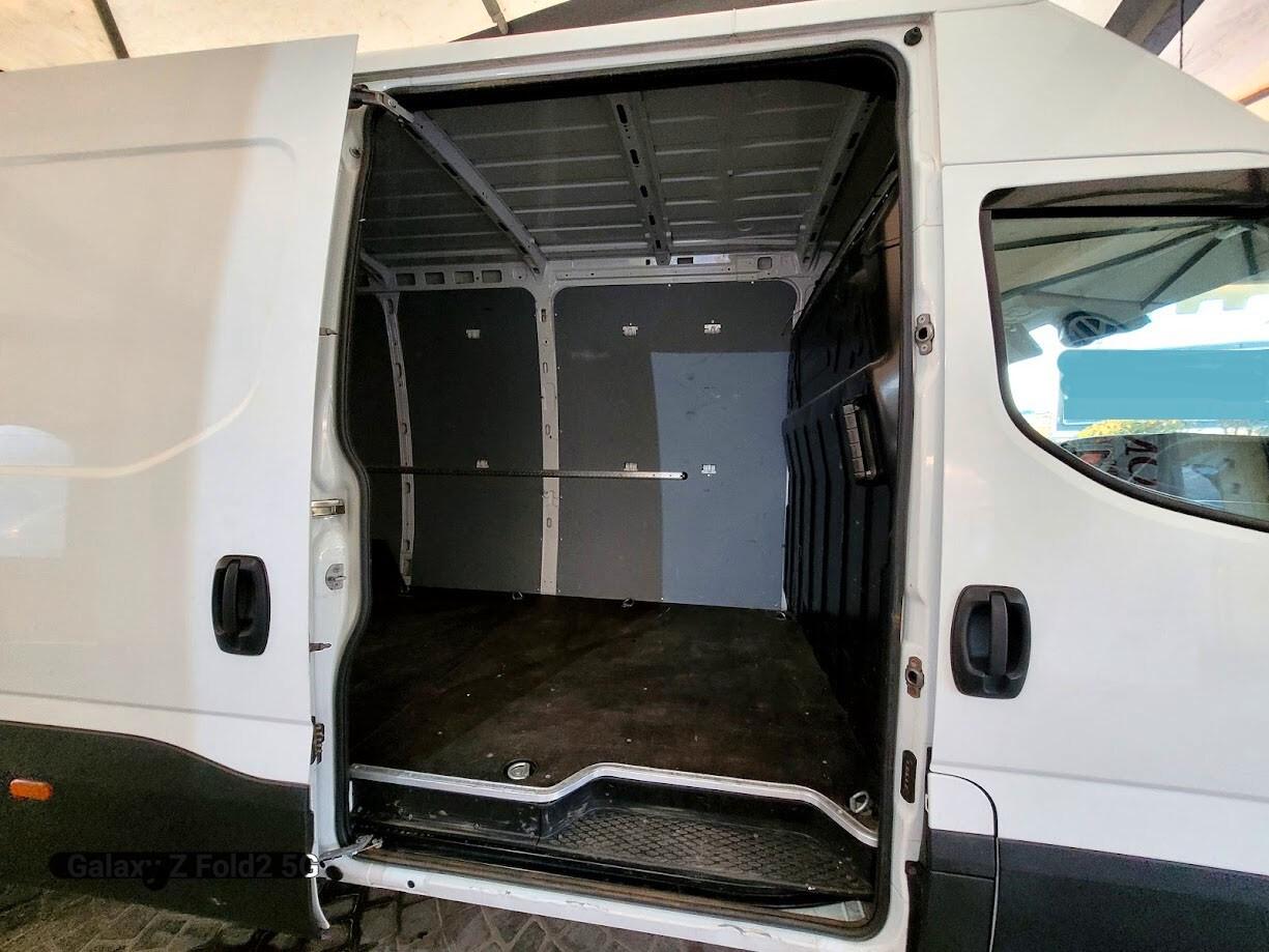 IVECO FURGONE CASSONATO
