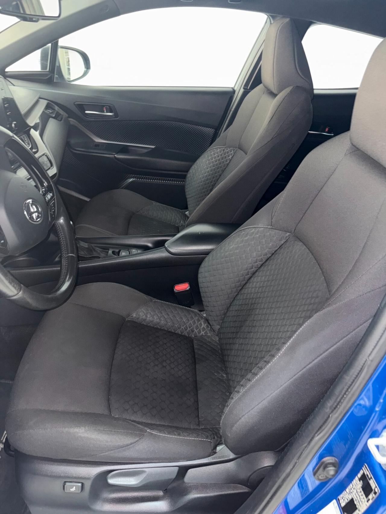 Toyota C-HR 1.8 Hybrid E-CVT Business