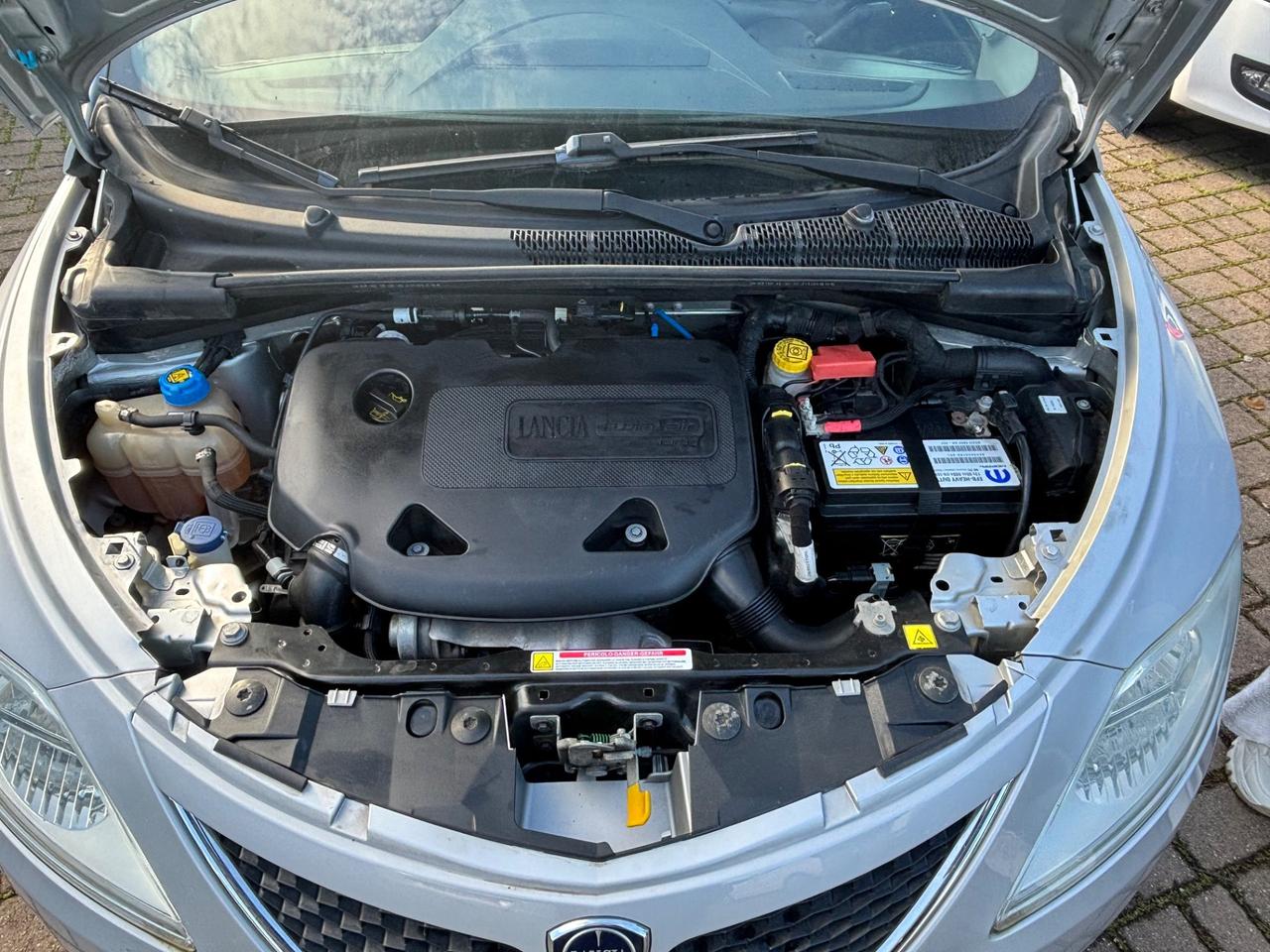 Lancia Ypsilon 0.9 TwinAir 85 CV 5 porte S&S DFN Platinum