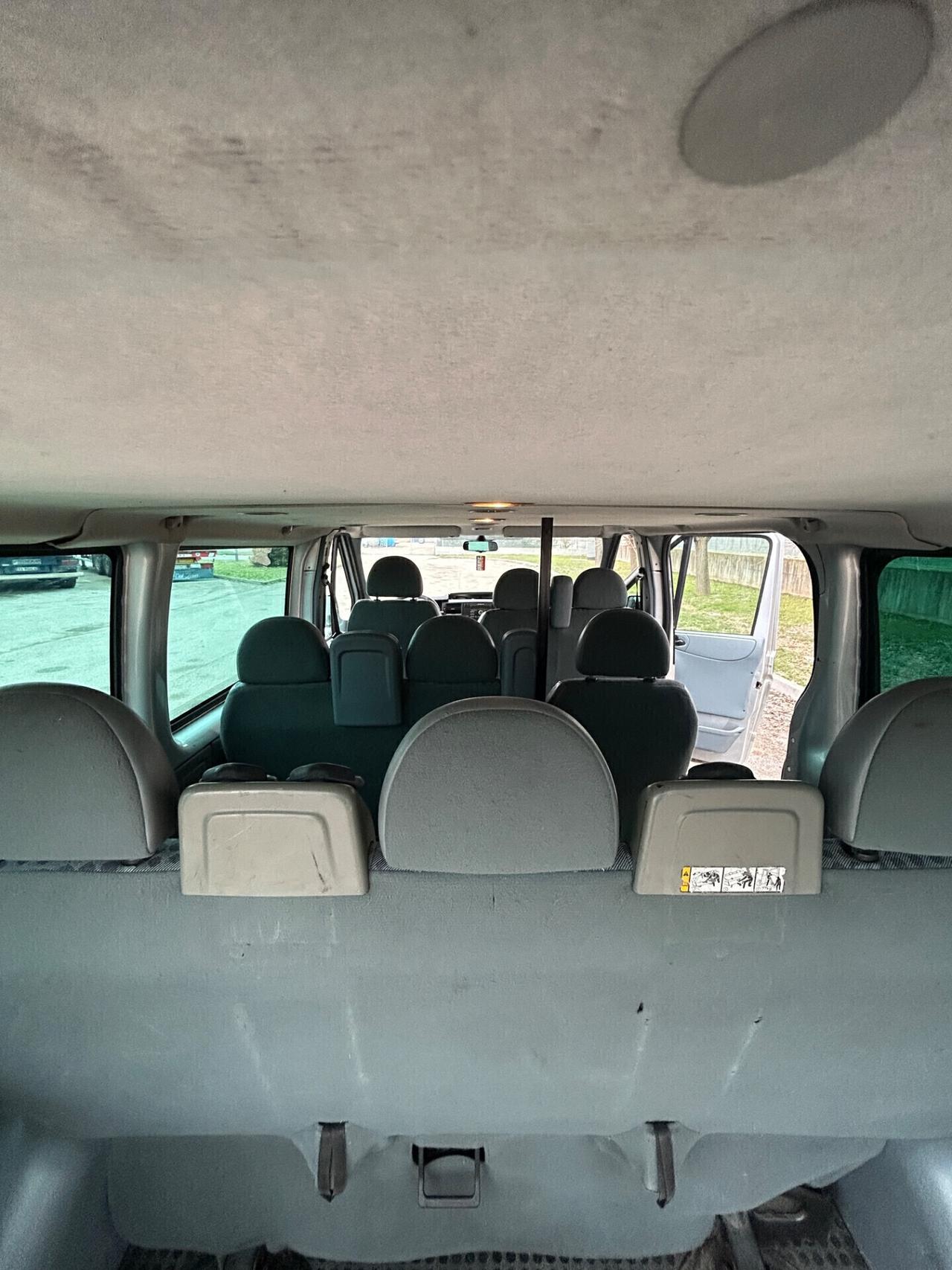 Ford Transit pulmino 9 posti con pedana