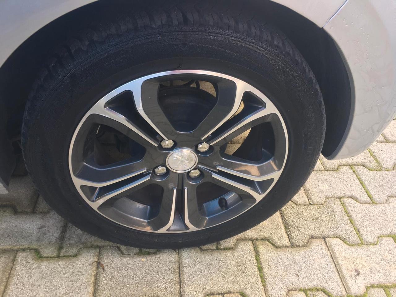 Peugeot 208 1.4 HDi 68 CV 5 porte Active