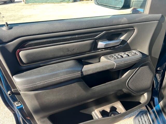 Dodge RAM 1500 Crew Cab 5.7 V8 Hemi 4x4 Sport