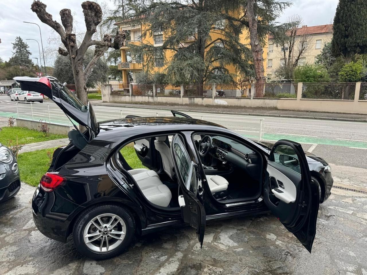 MB CLASSE A 180D AUTOMATIC BUSINESS NAVI