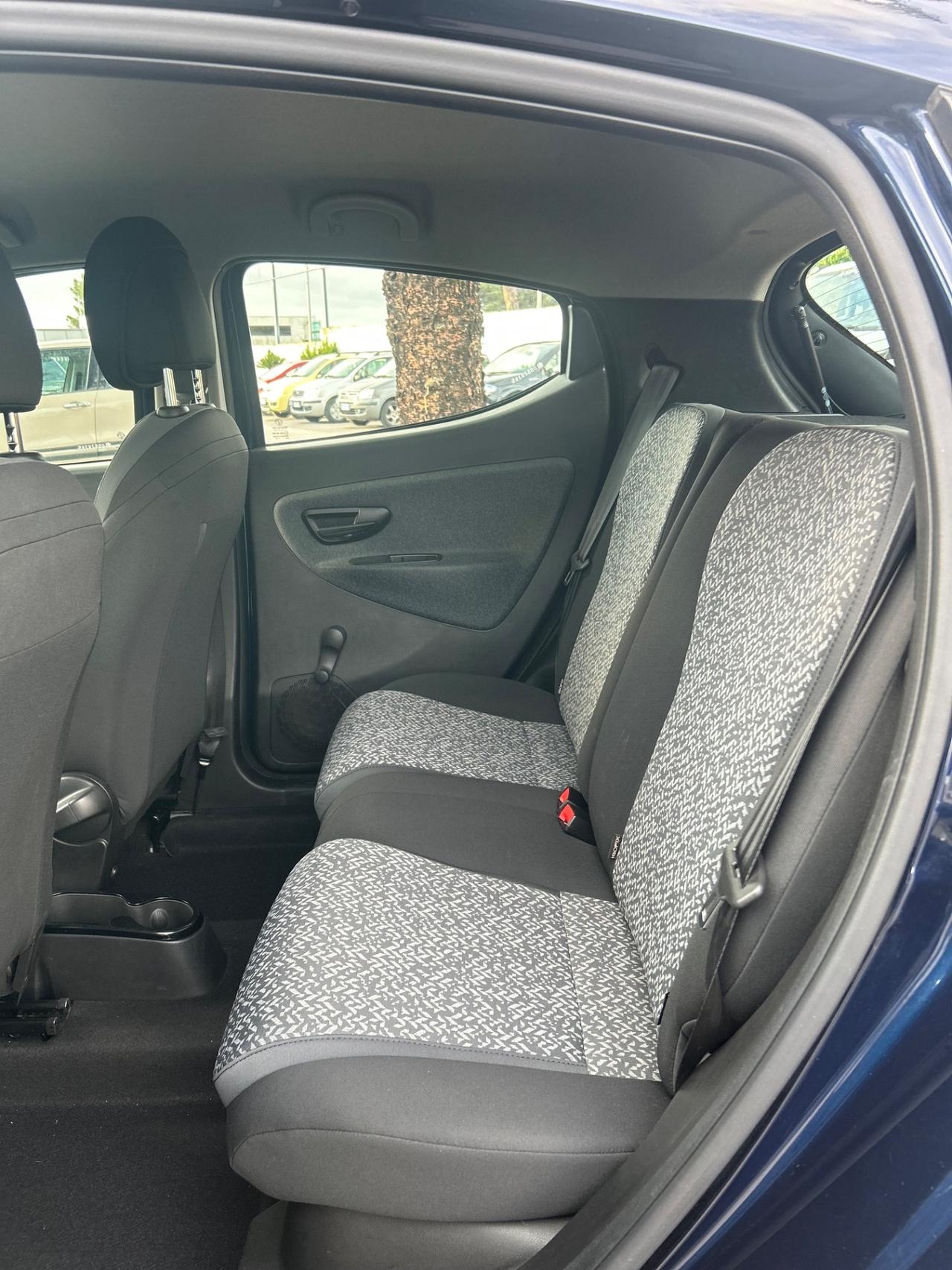 Lancia Ypsilon 1.0 Hybrid Ecochic