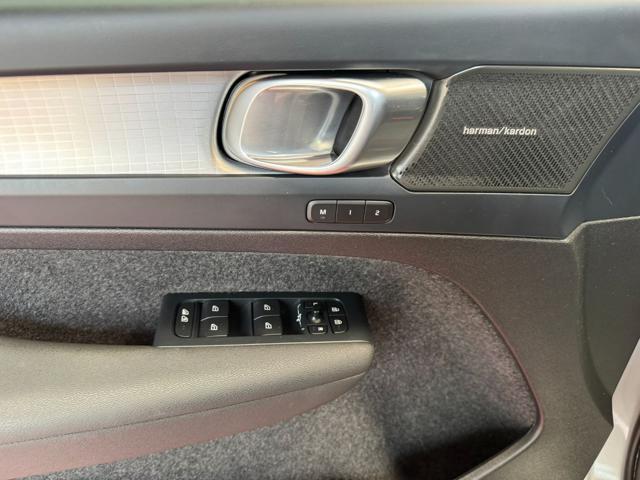 VOLVO XC40 B3 automatico Plus Dark TETTO PAN. Iva deducibile