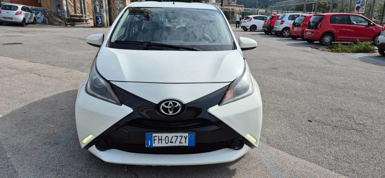 Toyota Aygo X-PLAY 5 PORTE RETROCAMERA CON GARANZIA