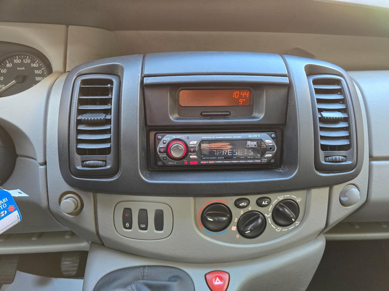 Nissan Primastar - Con Sollevatore Idraulico per Persone in Carrozzina