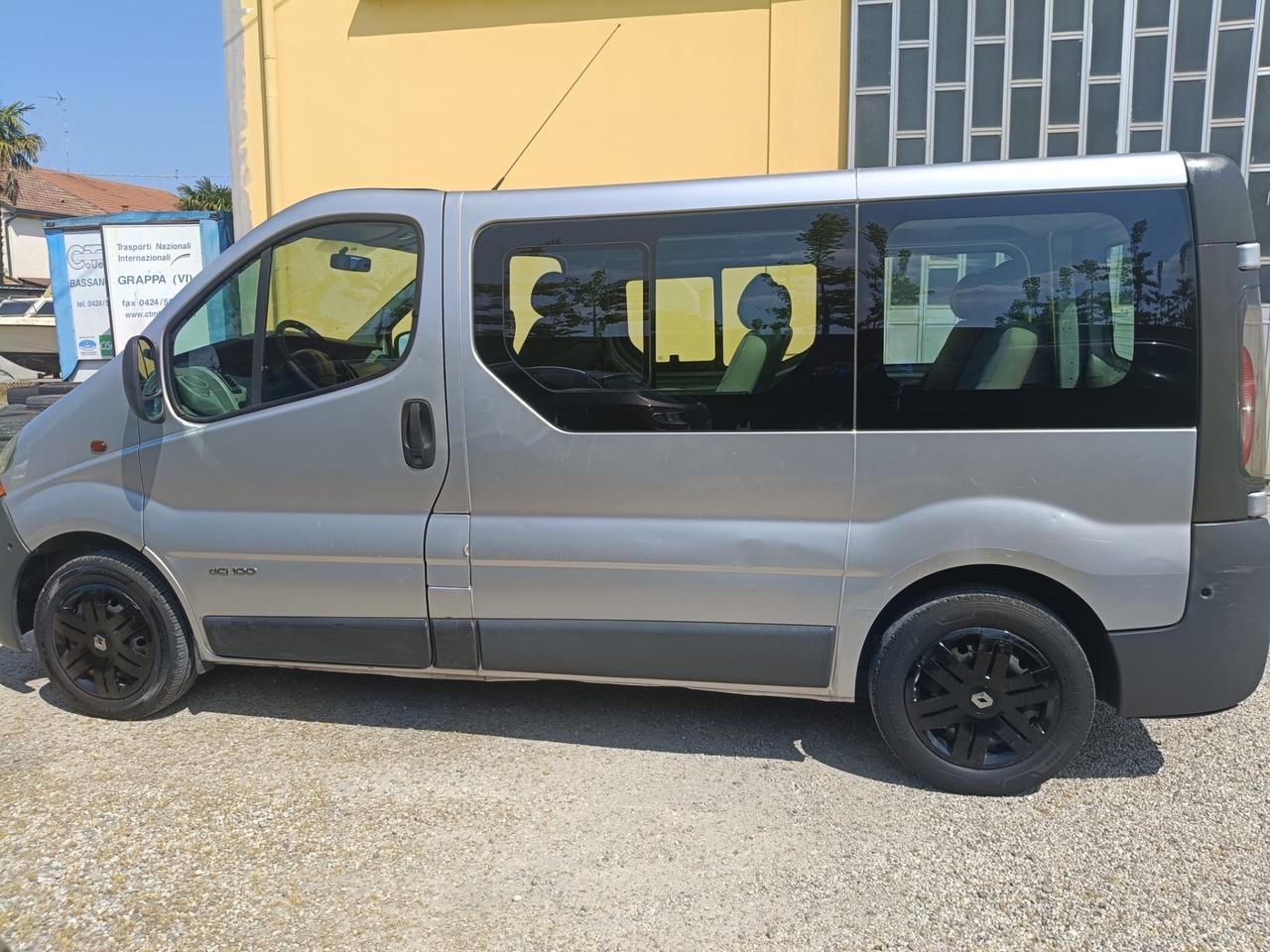 Renault TRAFIC 9 posti