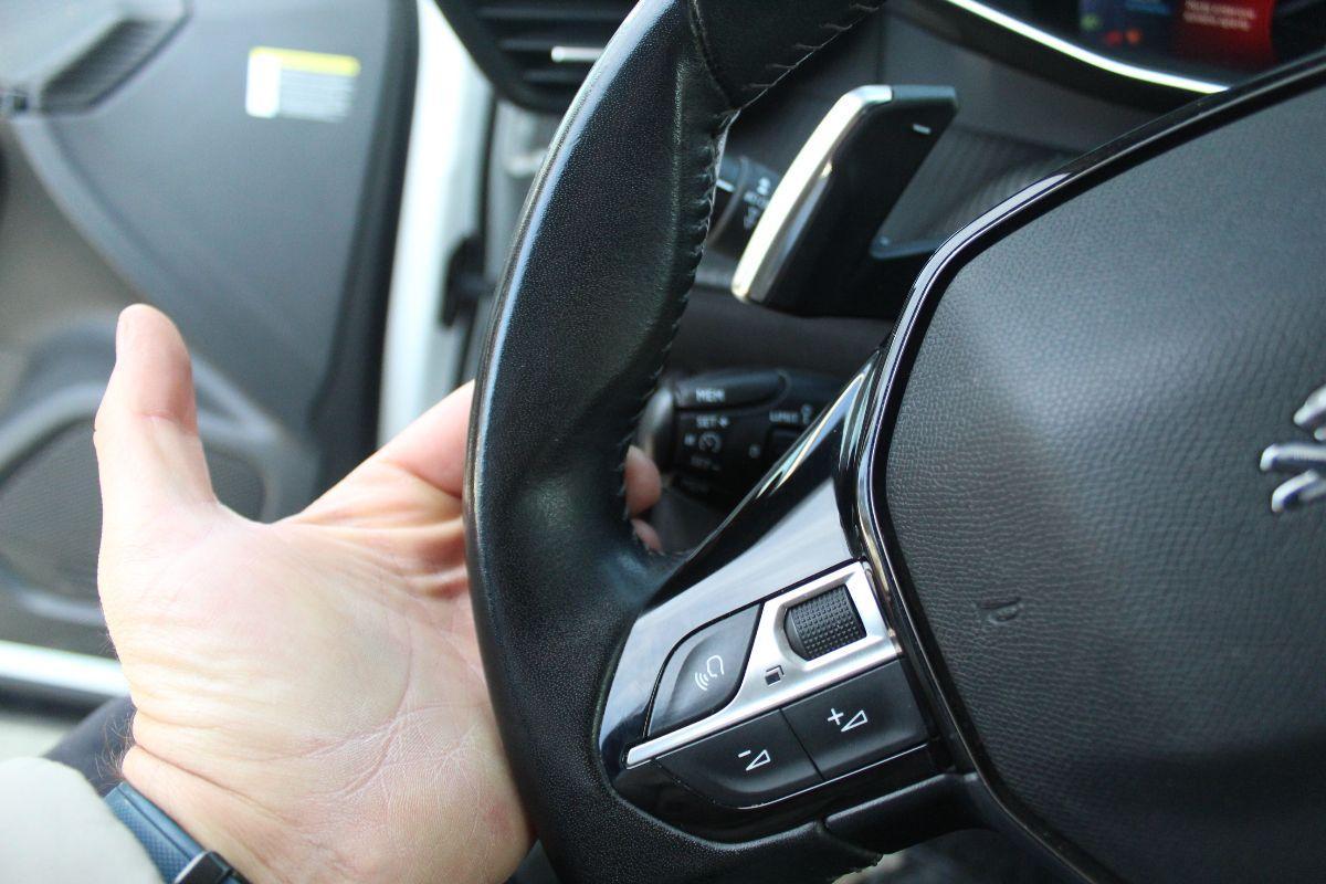 PEUGEOT - 2008 - BlueHDi 130 S&S EAT8 GT Pack