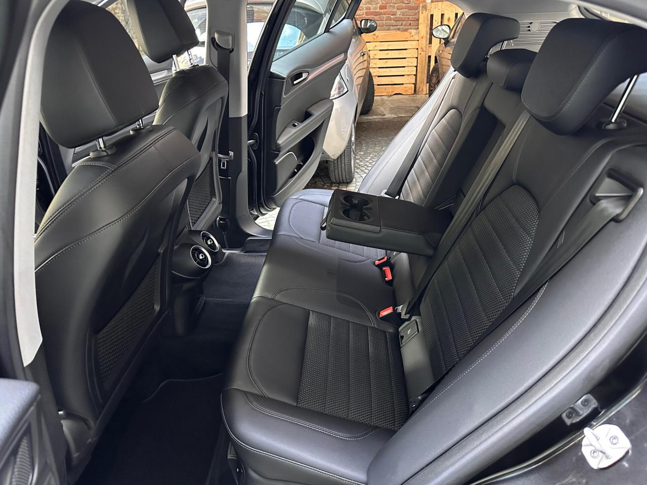 Alfa Romeo Stelvio 2.2 Turbodiesel *PADDLE F1* Q4