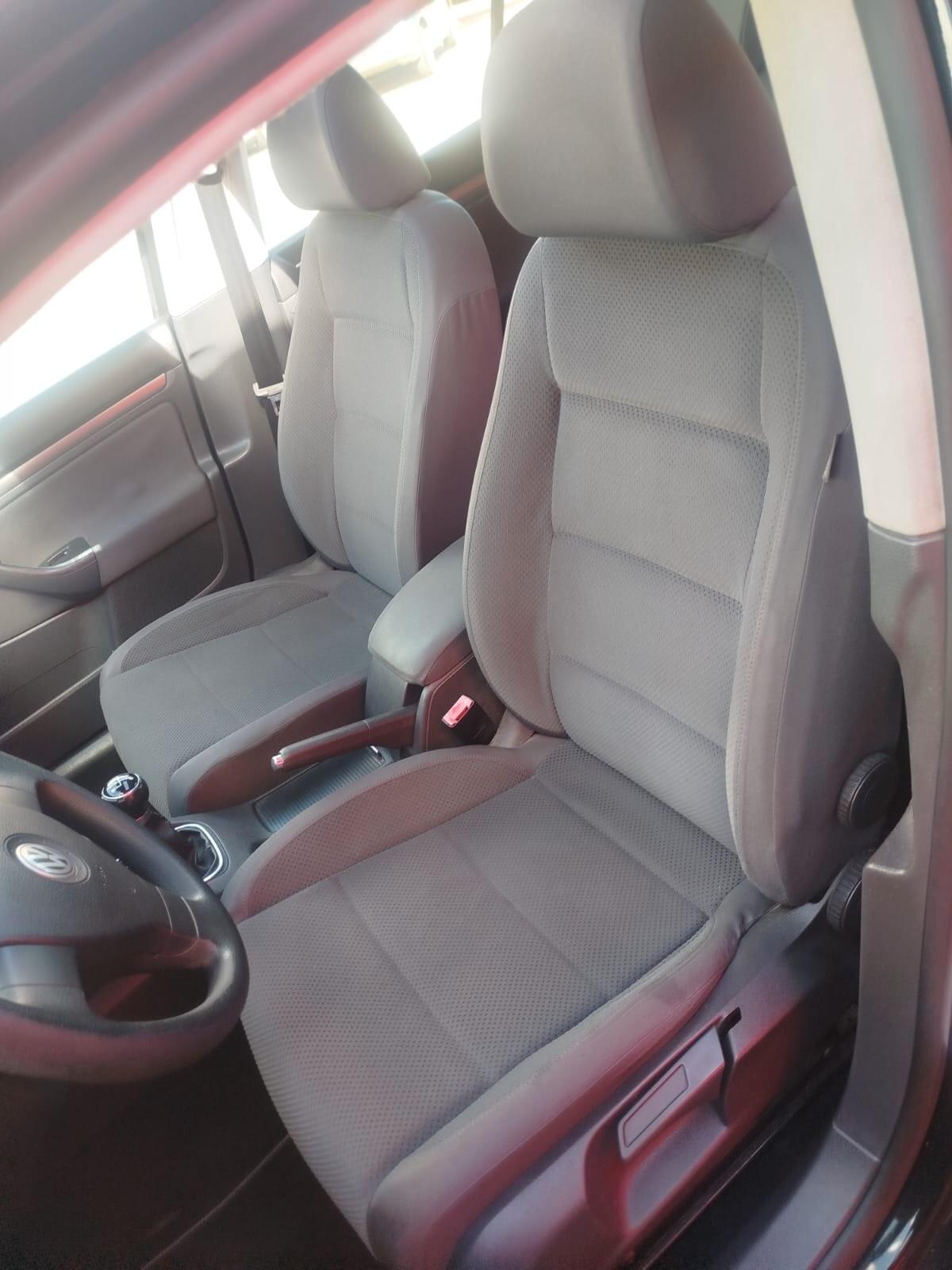 Volkswagen Golf 1.6 16V FSI 5p. Sportline