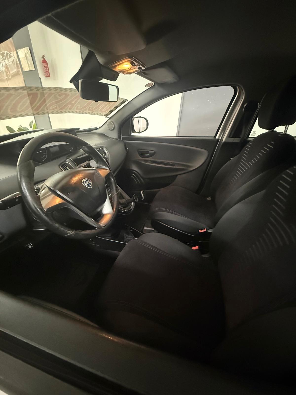 Lancia Ypsilon 1.2 69 CV 5 porte GPL Ecochic Platinum