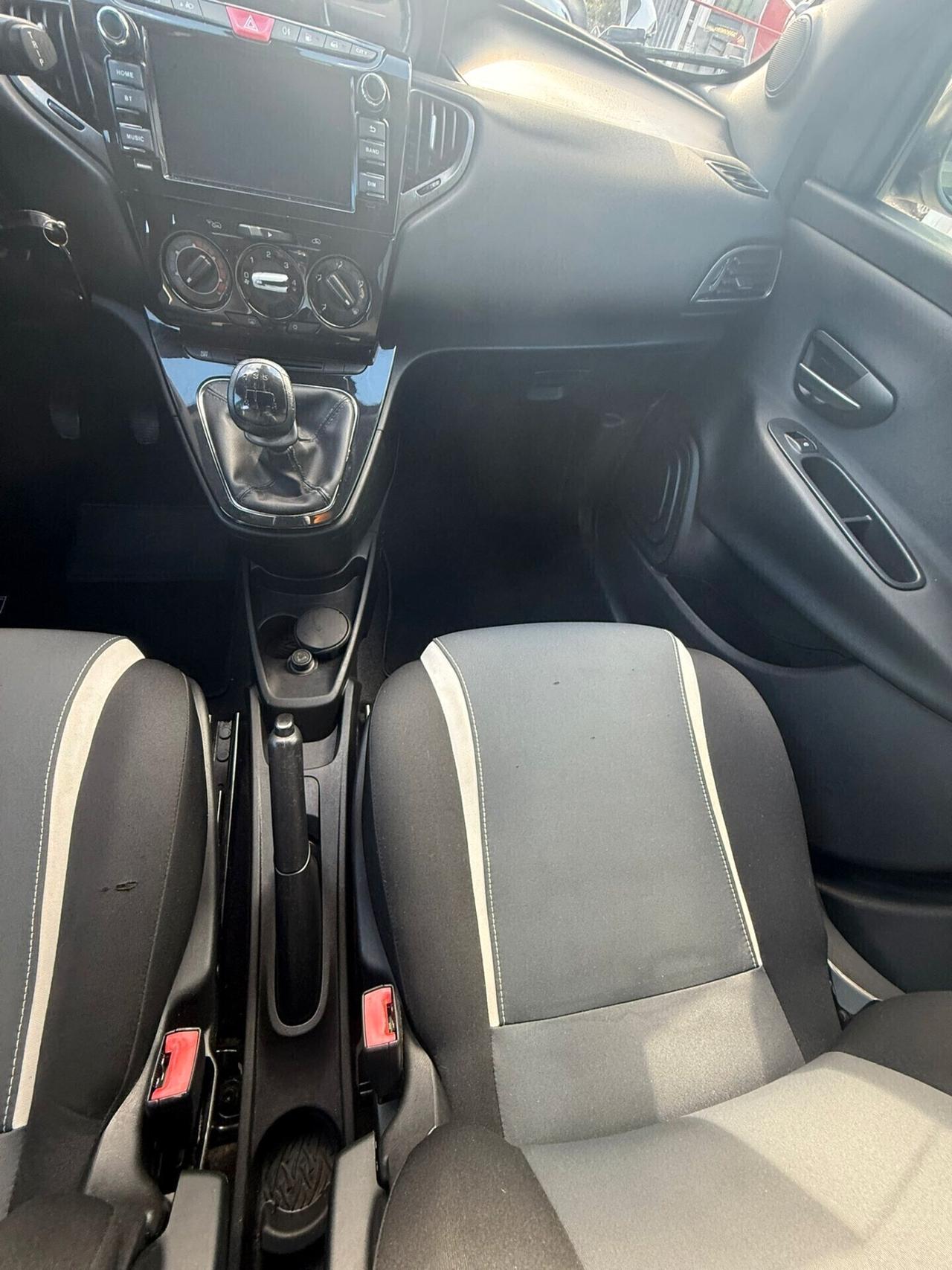 Lancia Ypsilon 0.9 TwinAir 85 CV 5 porte Metano Ecochic Elle
