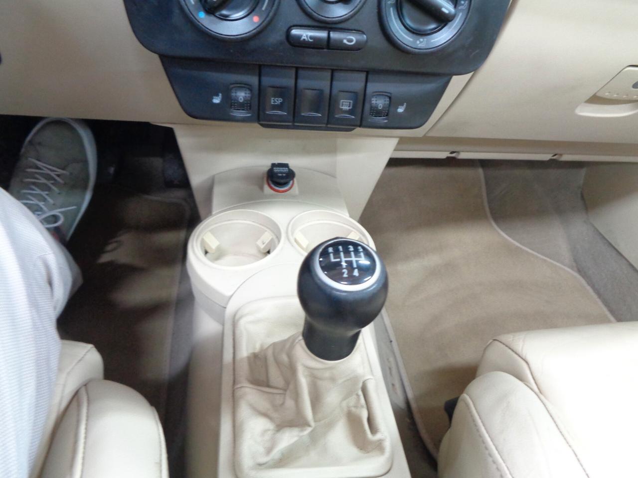 Volkswagen New Beetle 2.0 Cabrio