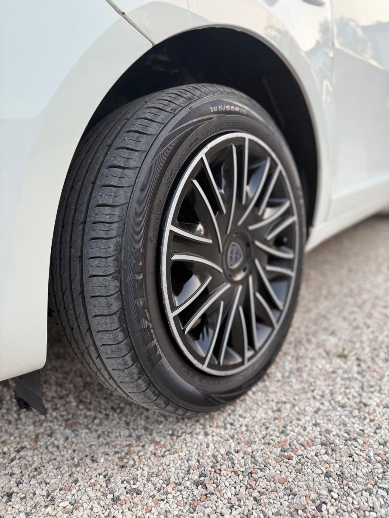 Lancia Ypsilon 1.2 69 CV 5 porte S&S Platinum