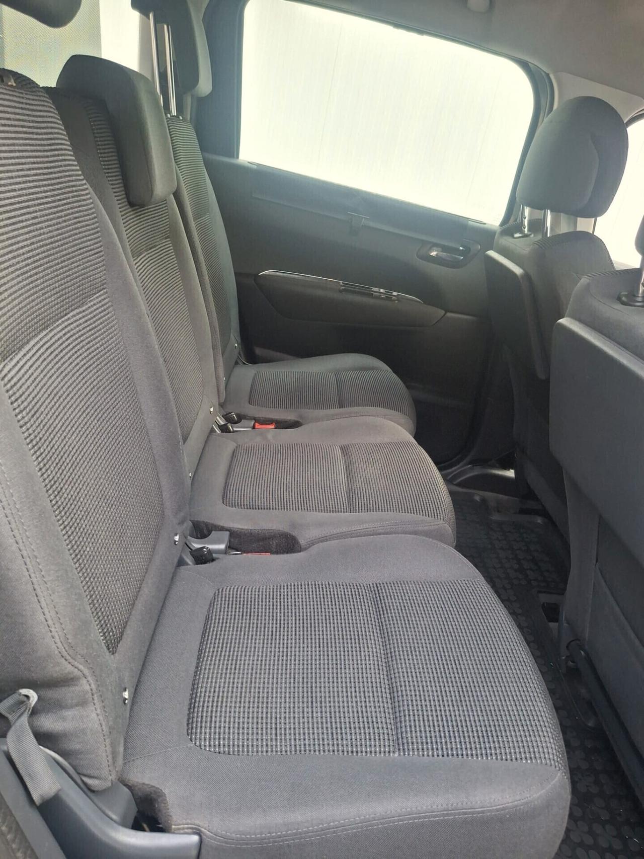 Peugeot 5008 1.6 HDi 115CV Allure 7 POSTI