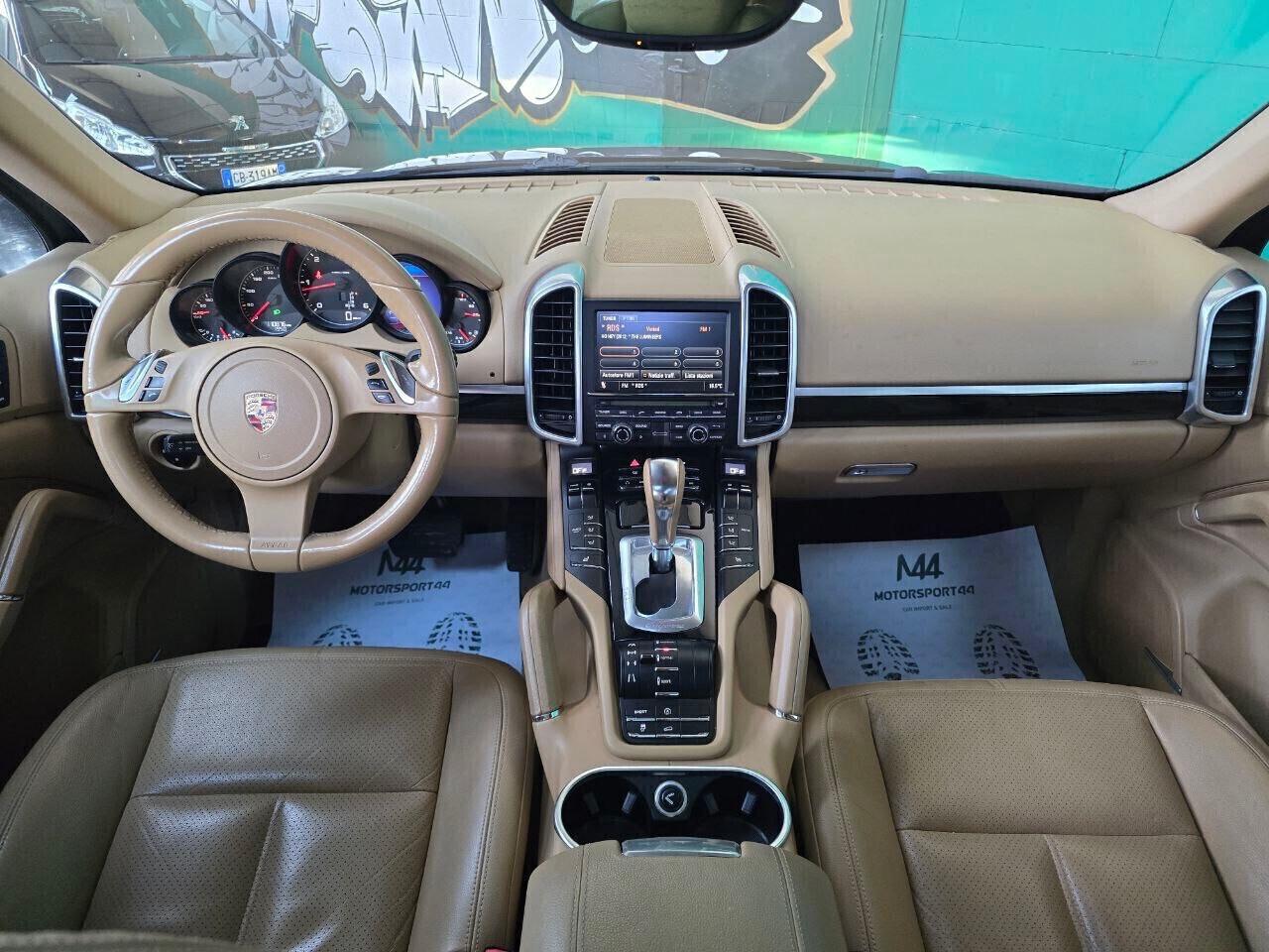 Porsche Cayenne 958 3.0 TDi *TETTO