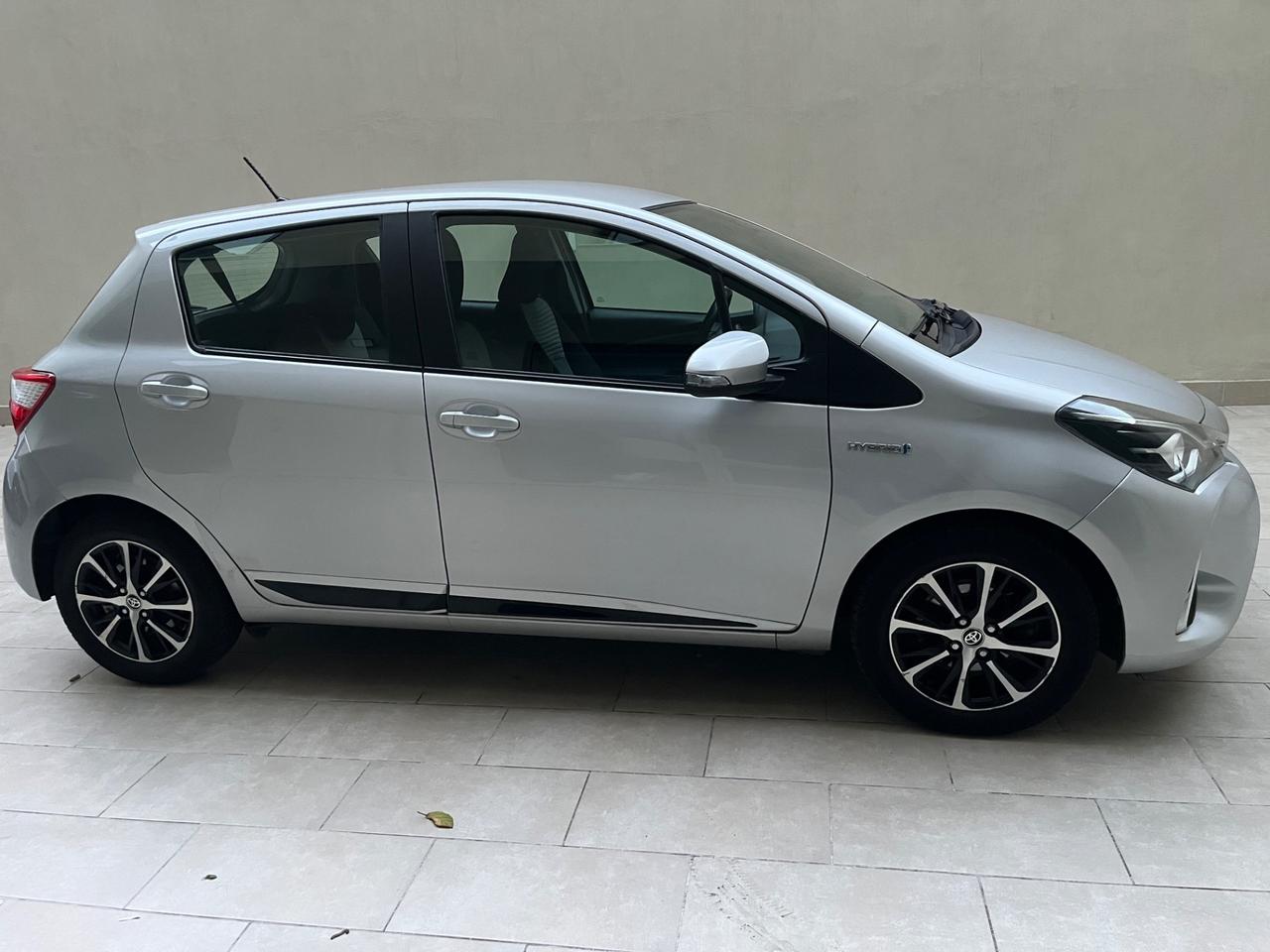 Toyota Yaris 1.5 Hybrid 5 porte Business