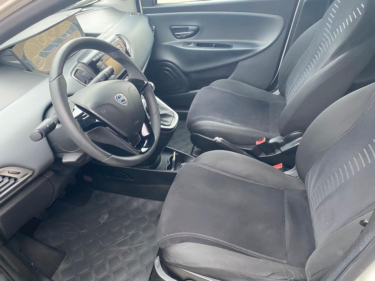 Lancia Ypsilon 1.2 69 CV 5 porte S&S Gold