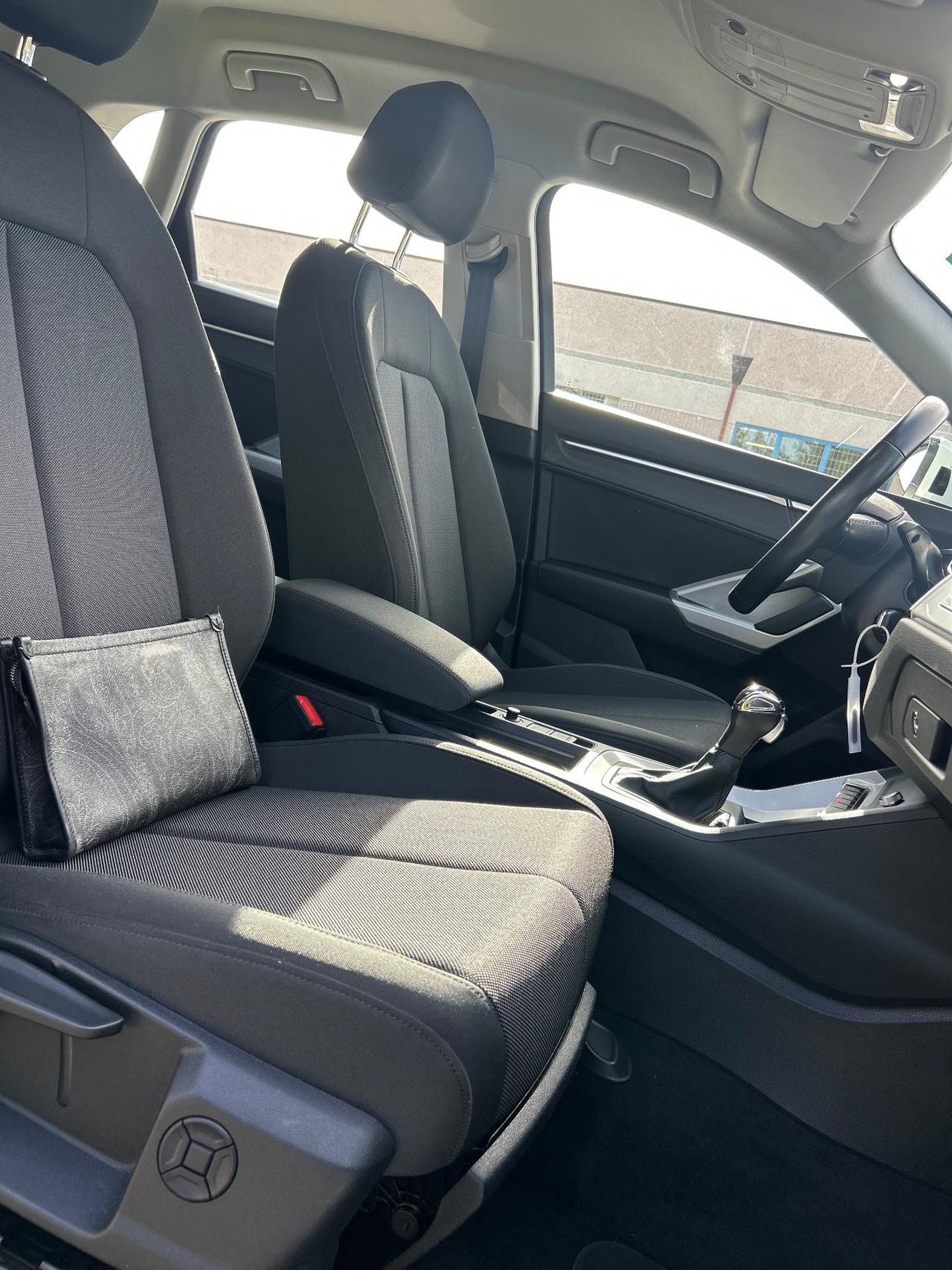 Audi Q3 35 TDI S tronic SPORT /matrix /full