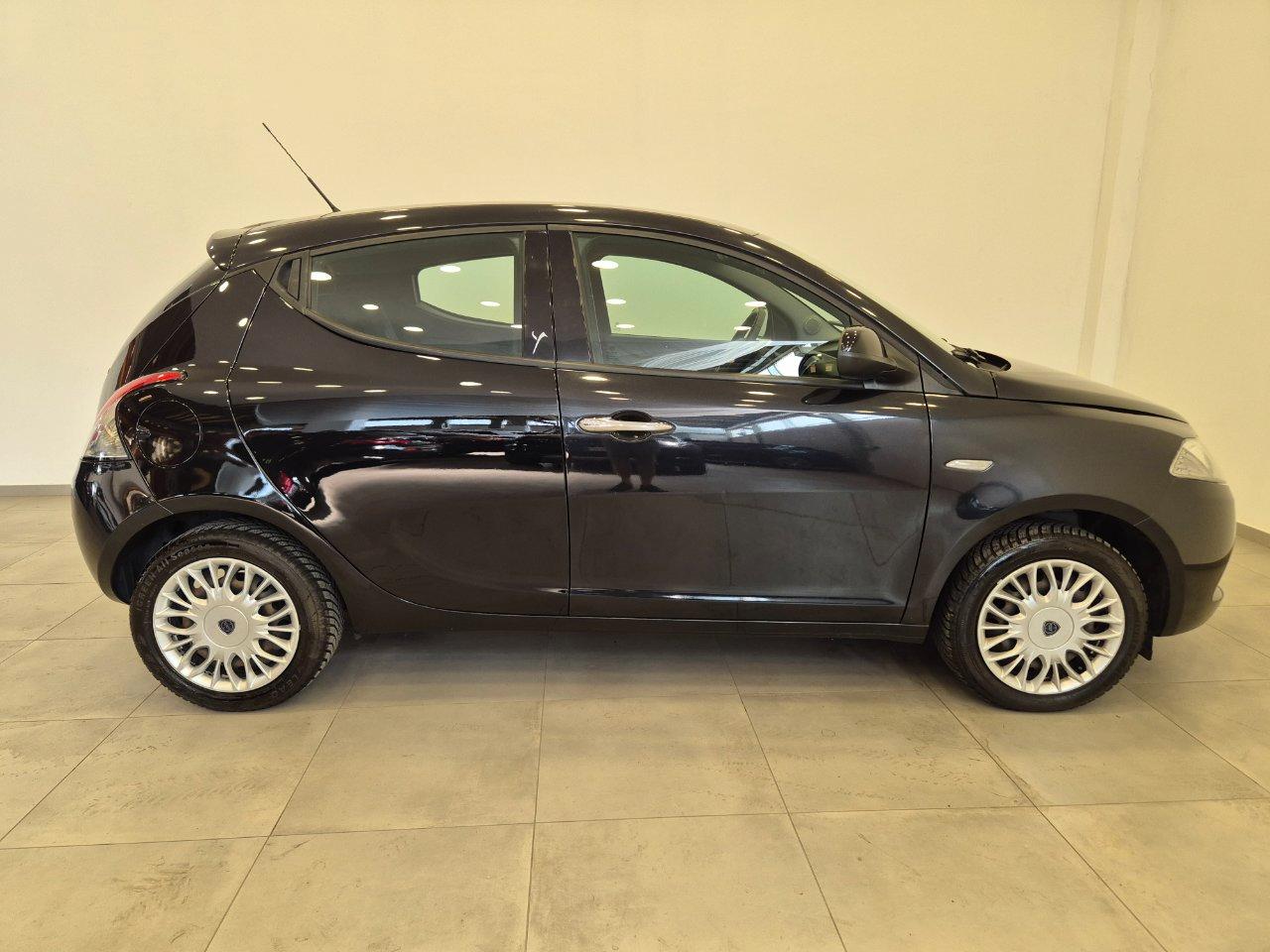 Lancia Ypsilon 5 porte 1.2 Silver 69cv - NEOPATENTATI - Sens. Post. - Bluetooth