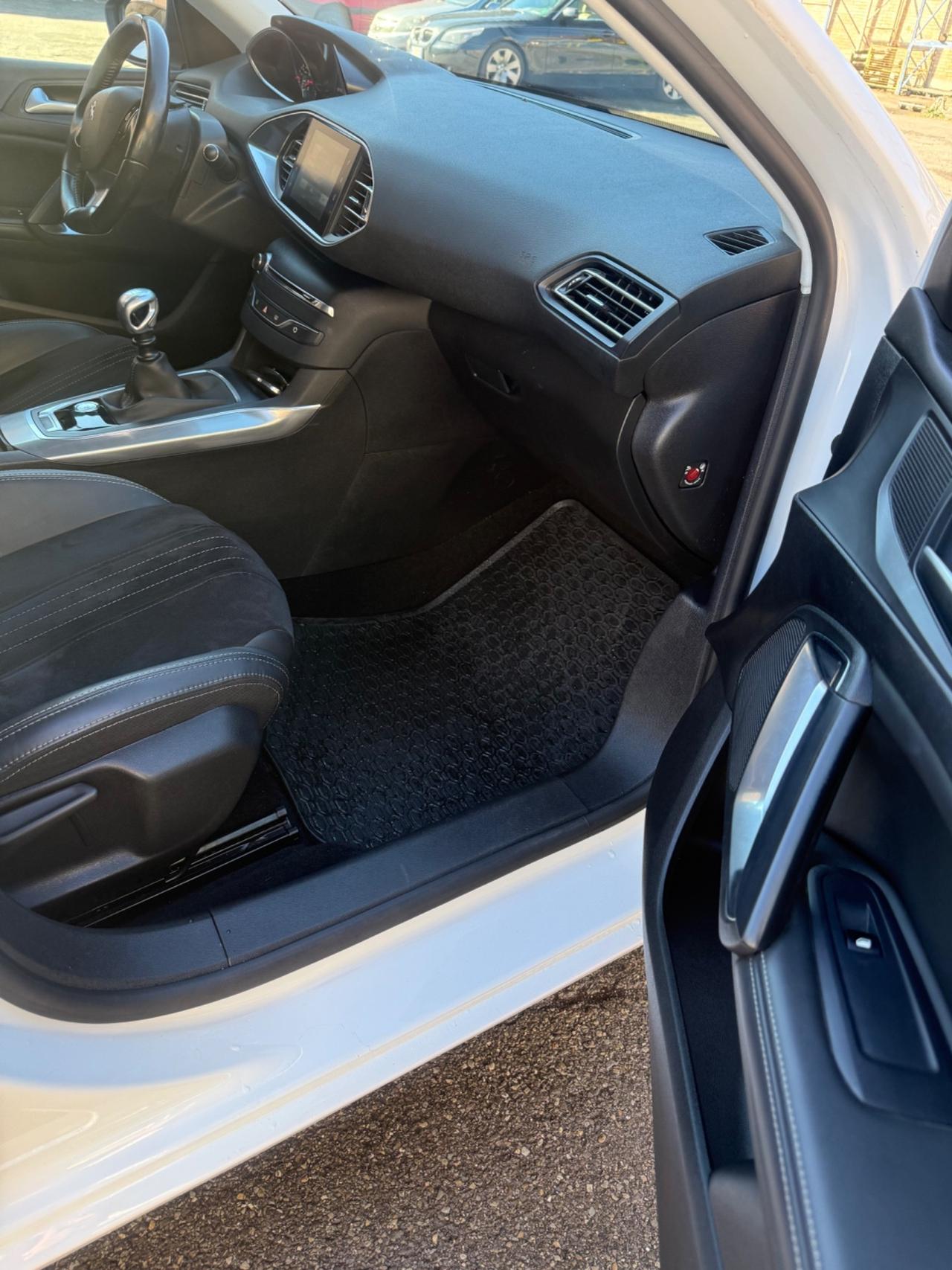 Peugeot 308 BlueHDi 120 S&S SW Allure