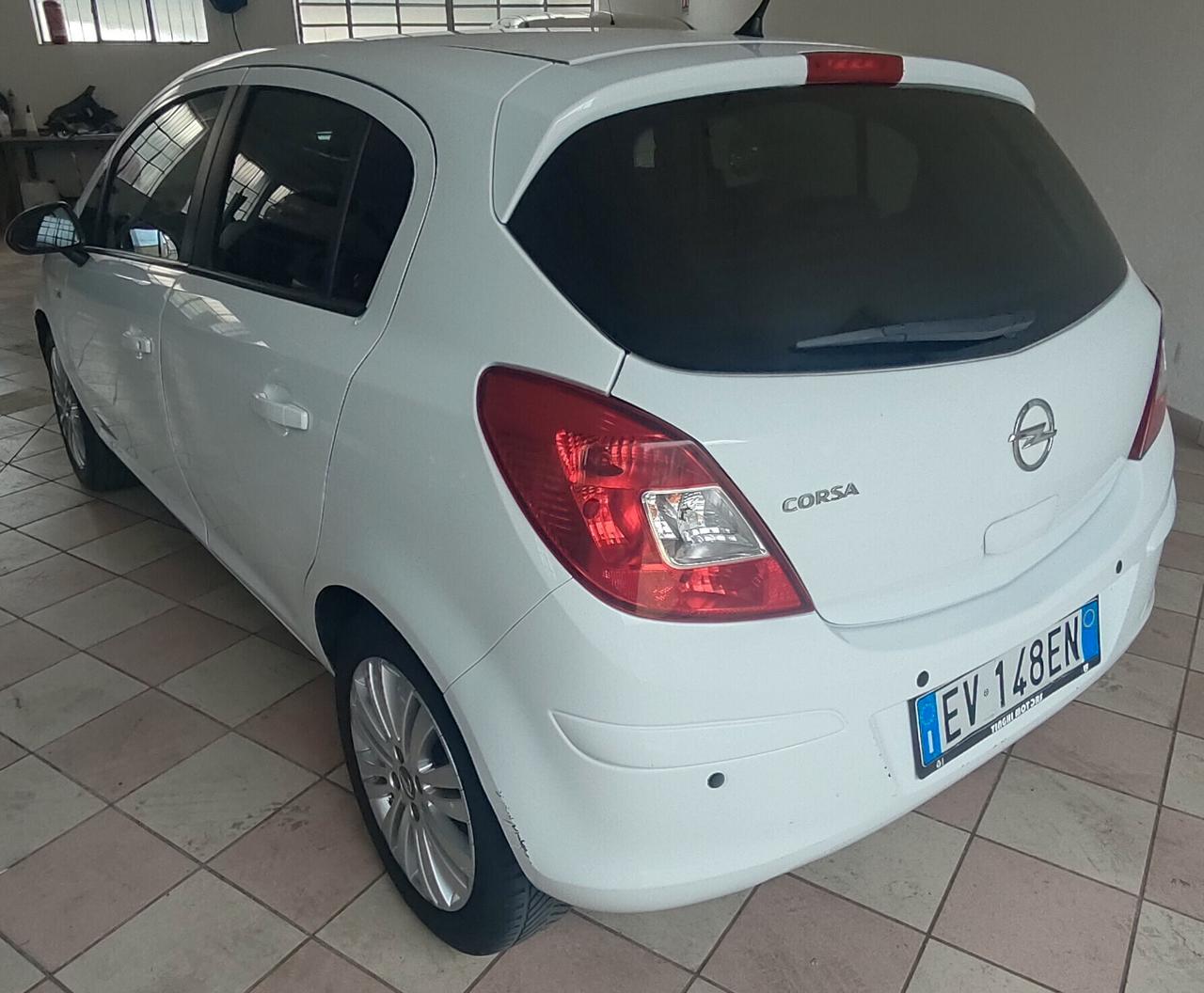Opel Corsa 1.2 85CV 5 porte GPL-TECH Edition