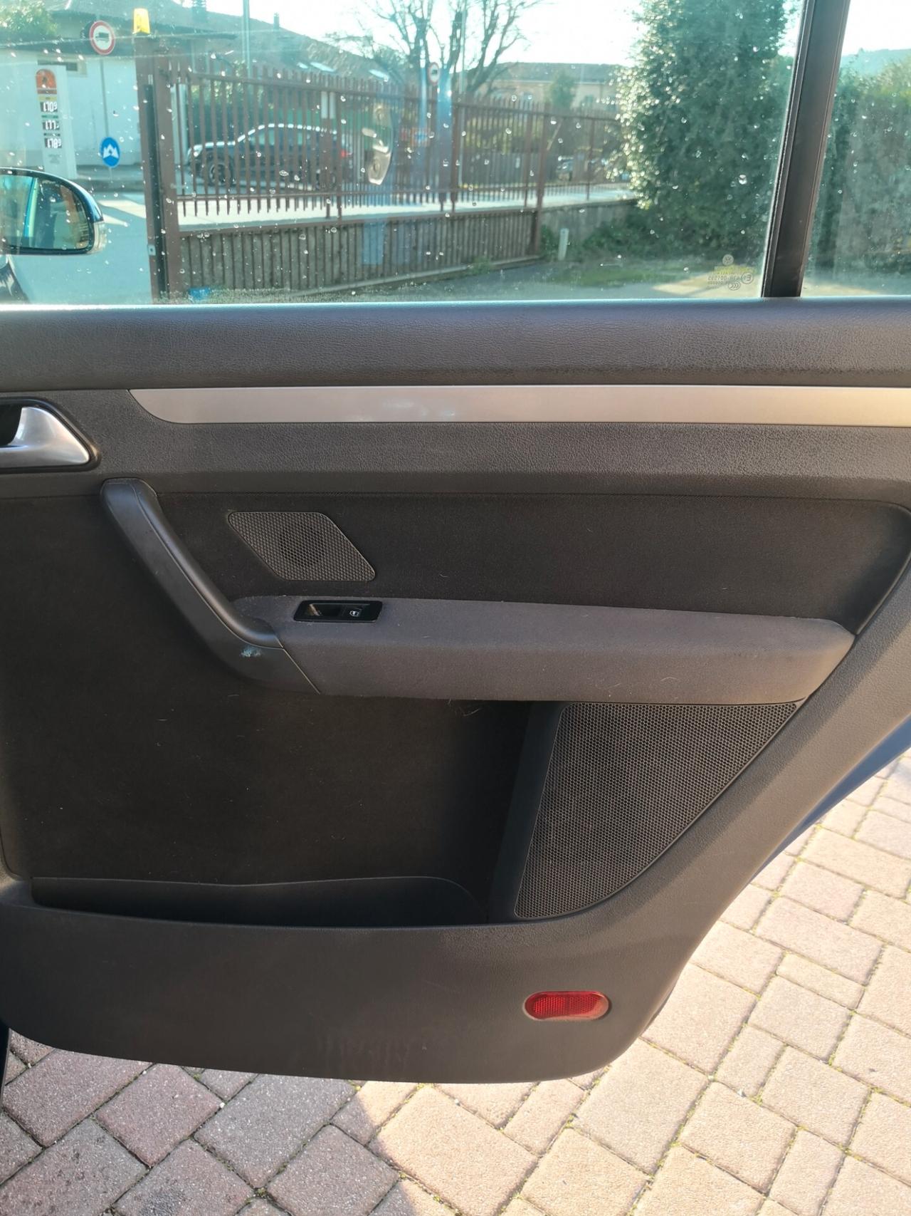 Volkswagen Touran 2.0 metano 7 posfi