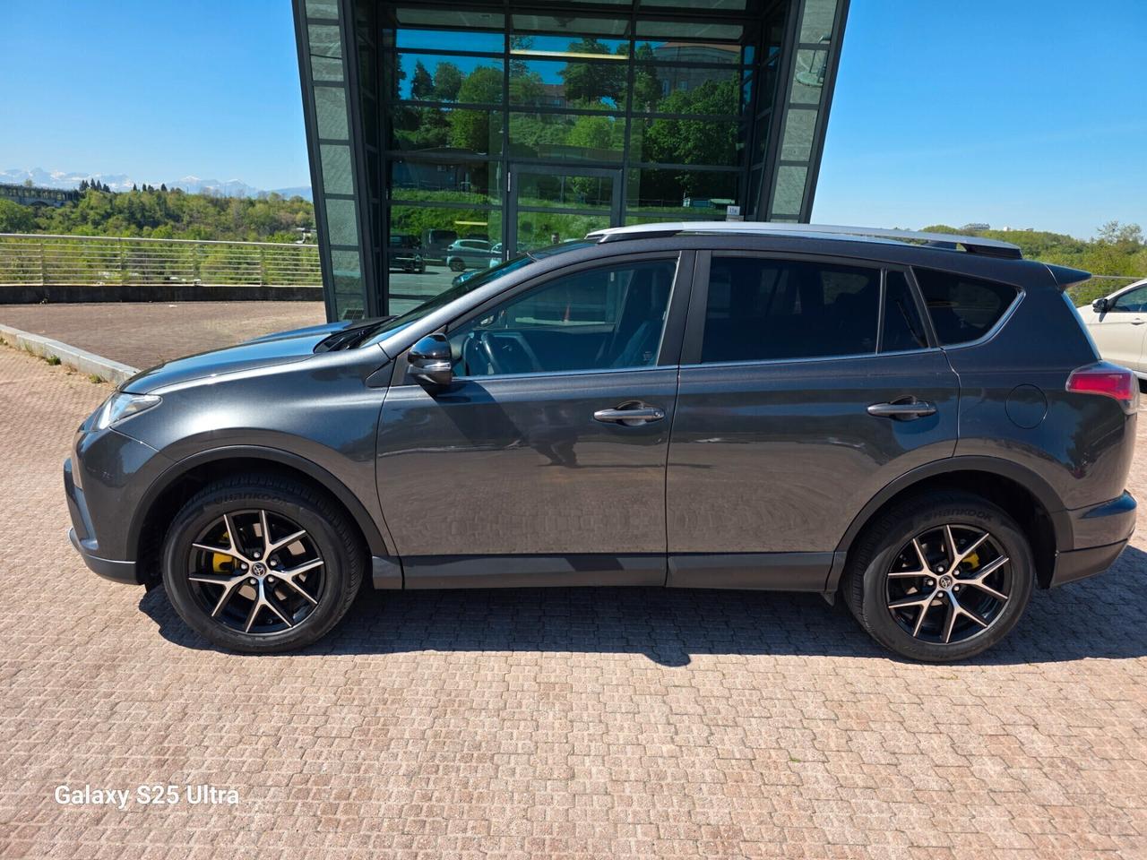toyota rav4 2.0 D-4D valutiamo usato
