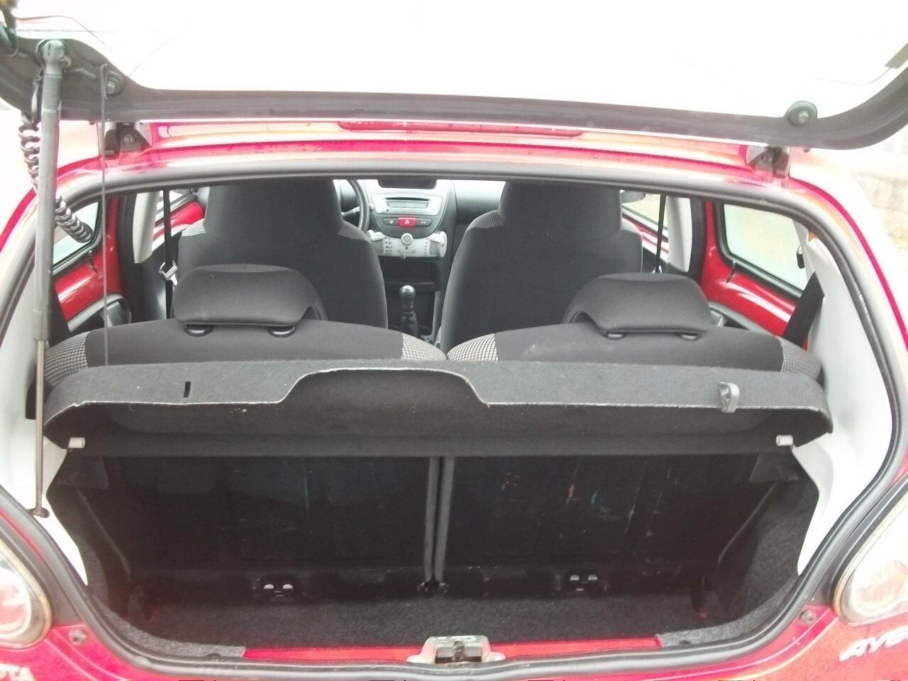 Toyota Aygo 1.0 12V VVT-i 5 porte Lounge CC 998 BENZINA IMMAT 30/06/2012 05 PORTE SI NUOVI PATENTATTI GARANZIA UN ANNO