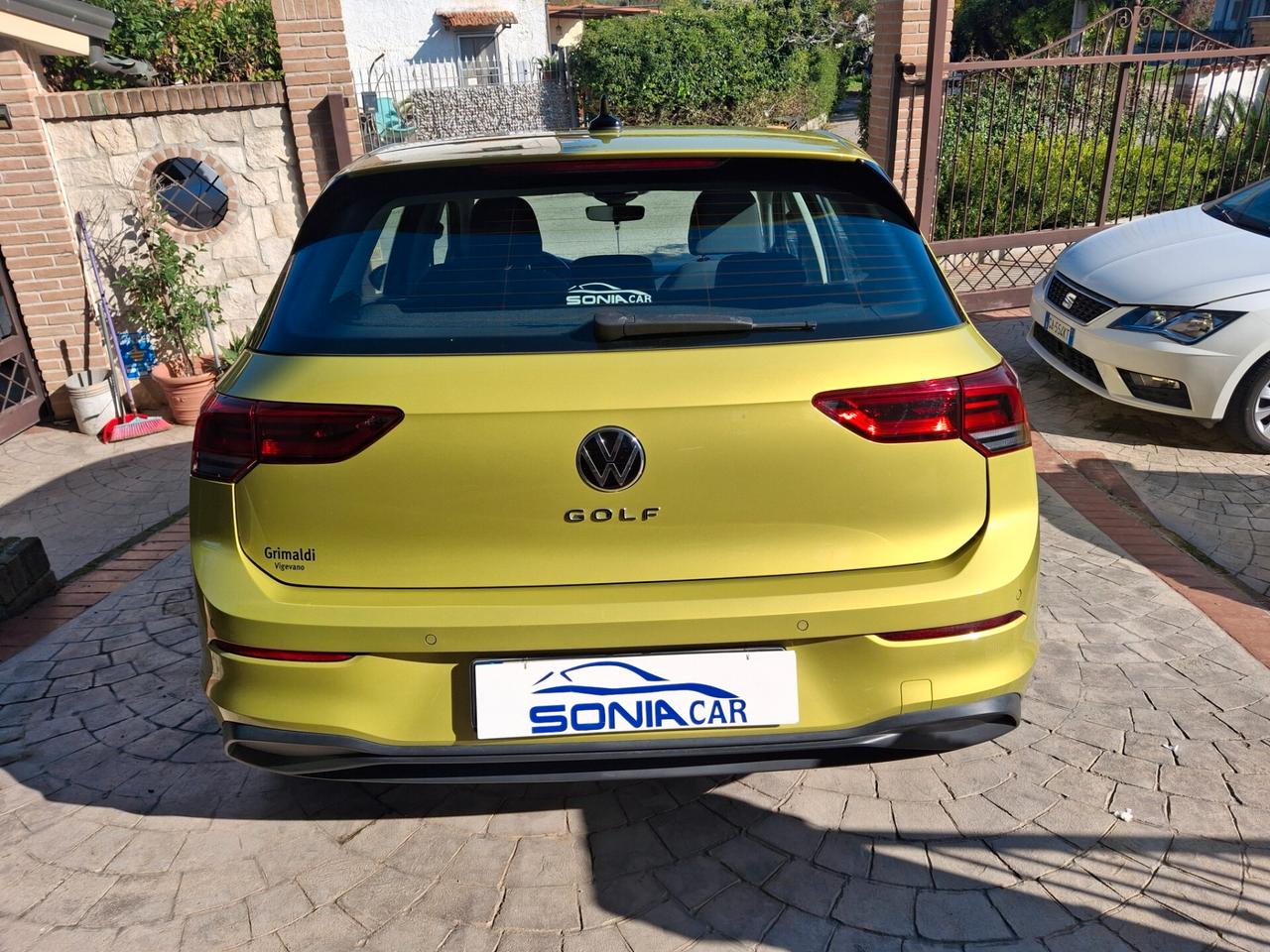 Volkswagen Golf 1.0 TSI EVO Life adatta anche neopatentati