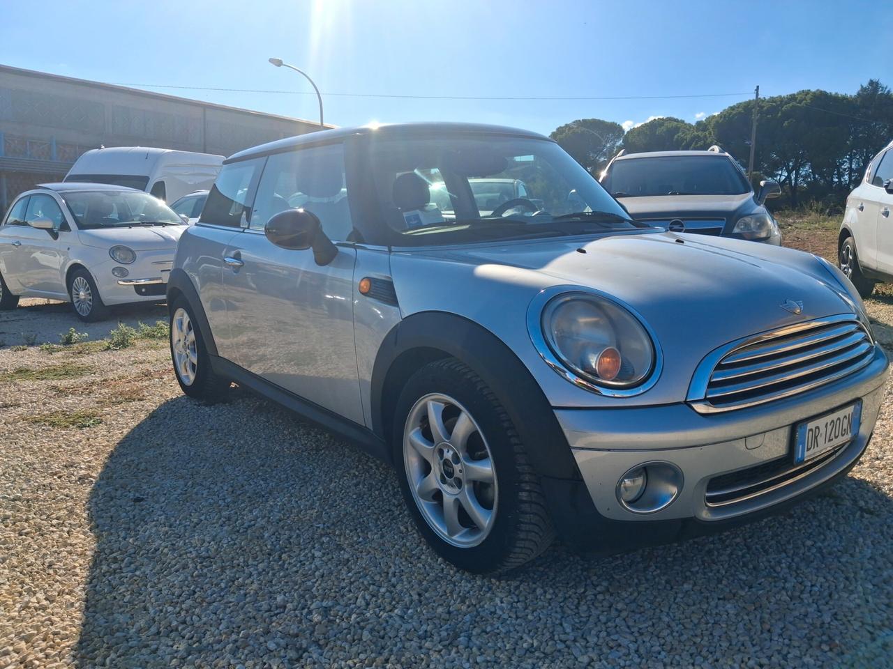 Mini Cooper 1.6 benzina tenuta benissimo