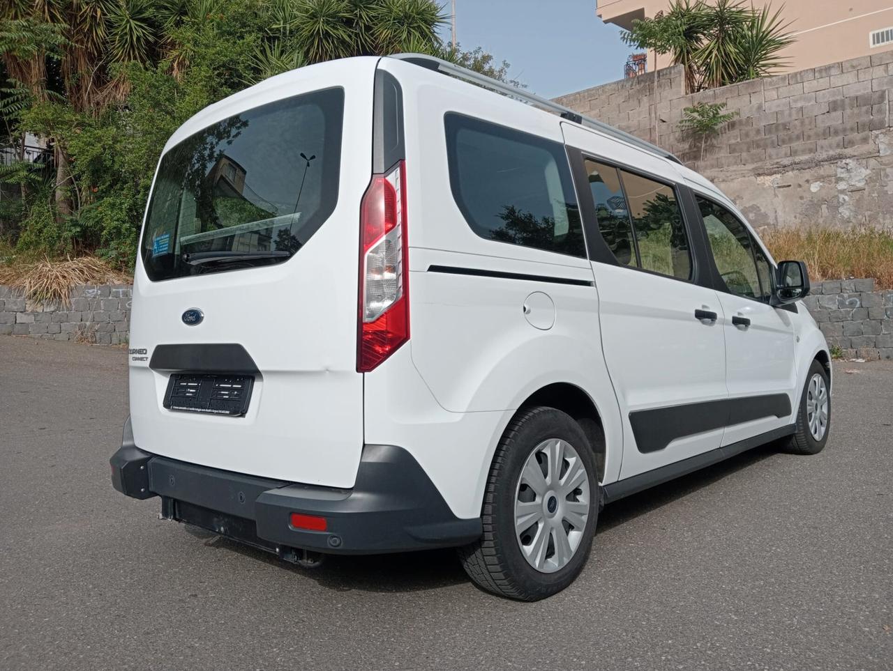 Ford Tourneo Connect Pianale ribassato con rampa disabili in carrozzina