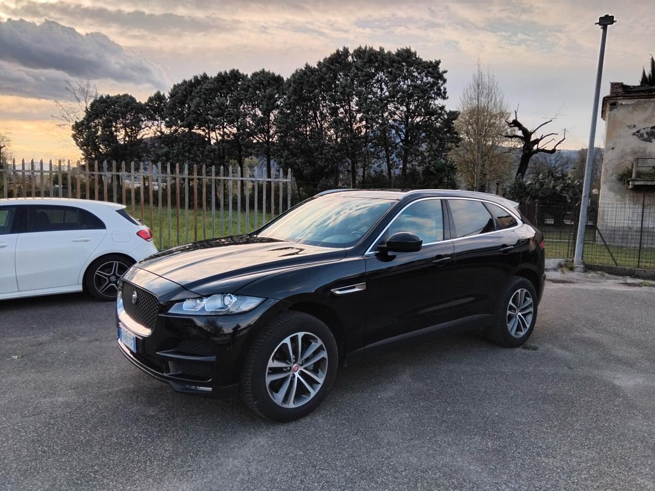 Jaguar F-Pace 2.0 D 180 CV Portfolio