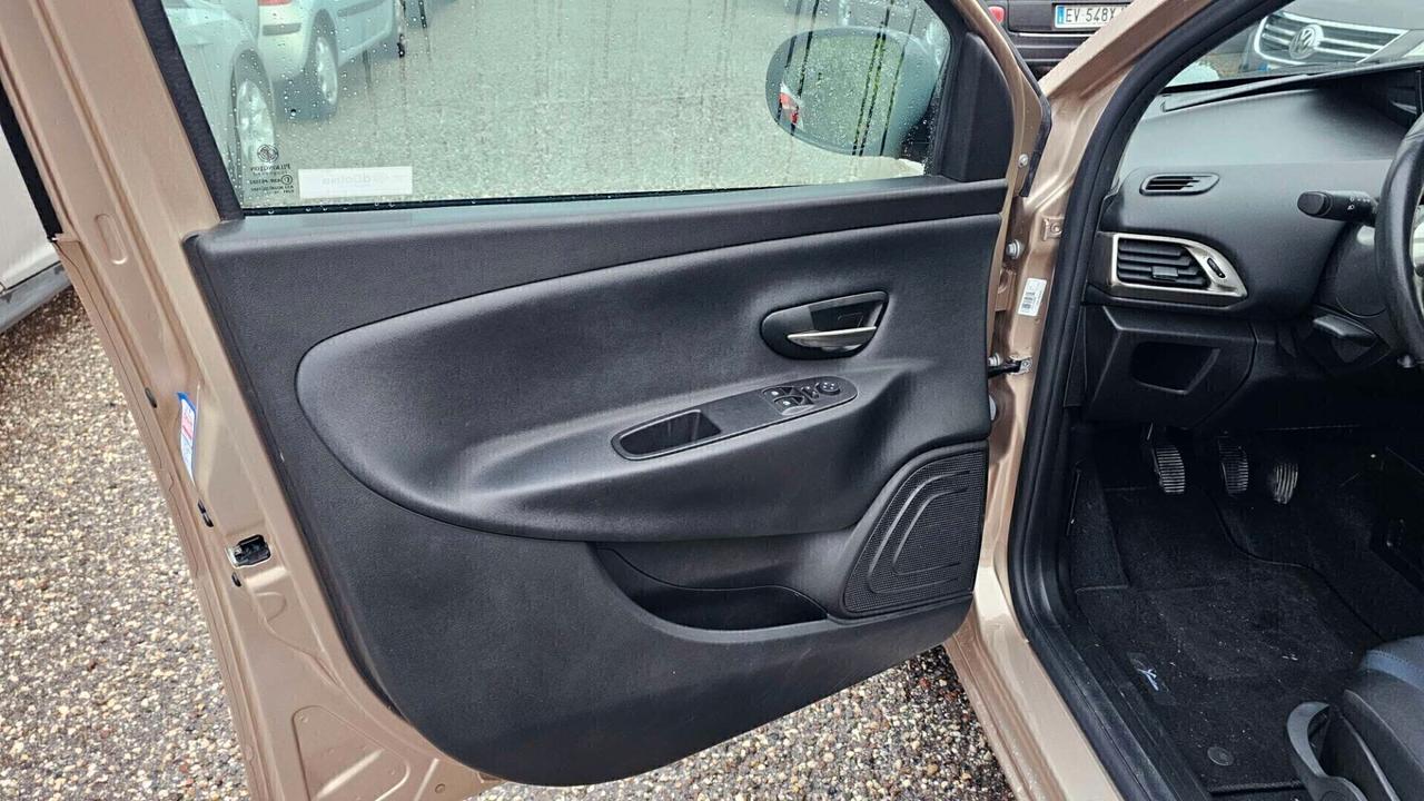 Lancia Ypsilon 0.9 TwinAir 5 porte Metano Ecochic Gold Neopatentati