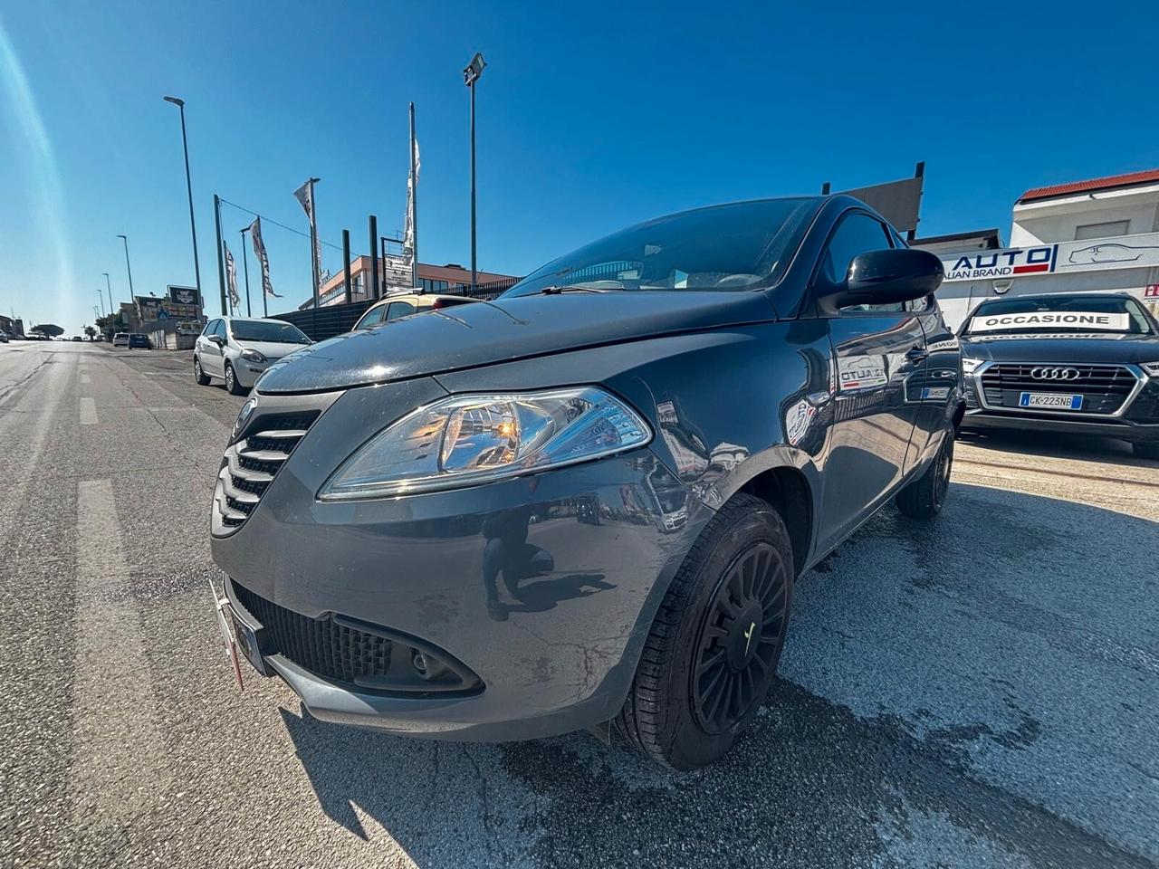 Lancia Ypsilon 0.9 TwinAir 85 CV 5 porte Metano Ecochic Elefantino