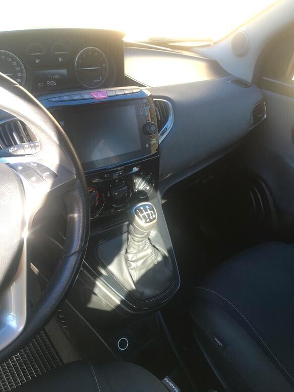 Lancia Ypsilon 1.0 FireFly 5 porte S&S Hybrid Gold