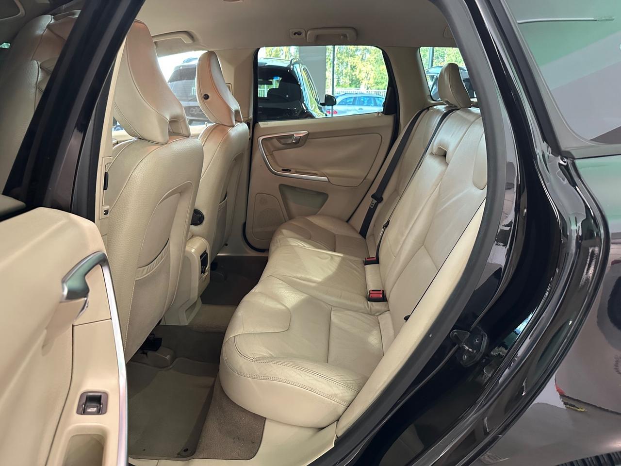 Volvo XC 60 2.4 D 175 CV FWD Geartronic Momentum