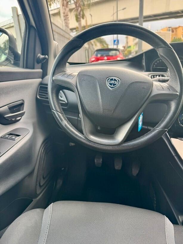 Lancia Ypsilon 1.2 69 CV GPL Ecochic Gold