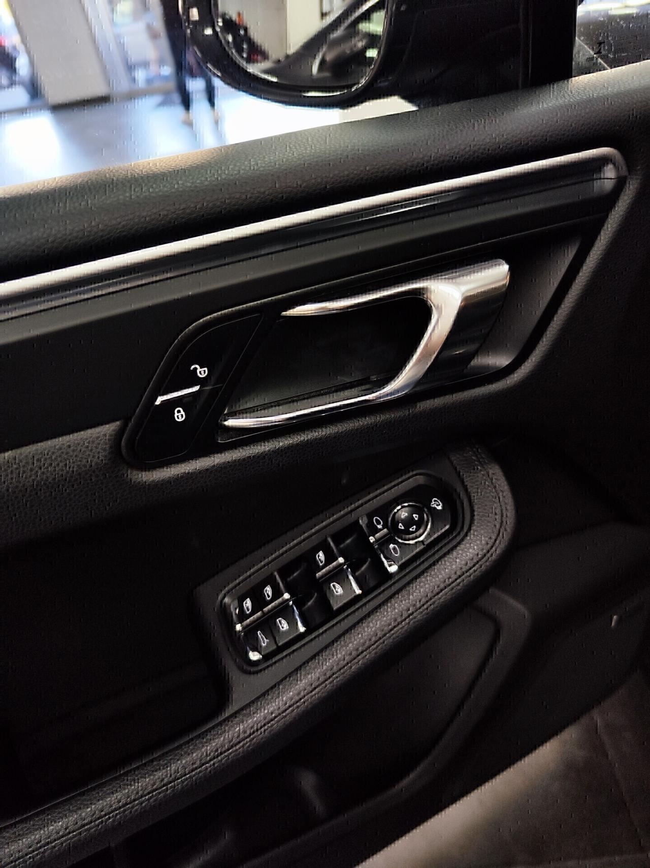 Porsche Macan 2.0 245cv Tetto Led